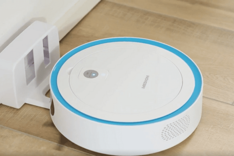 Der Medion md 18861 kehrt zur Ladestation zurück